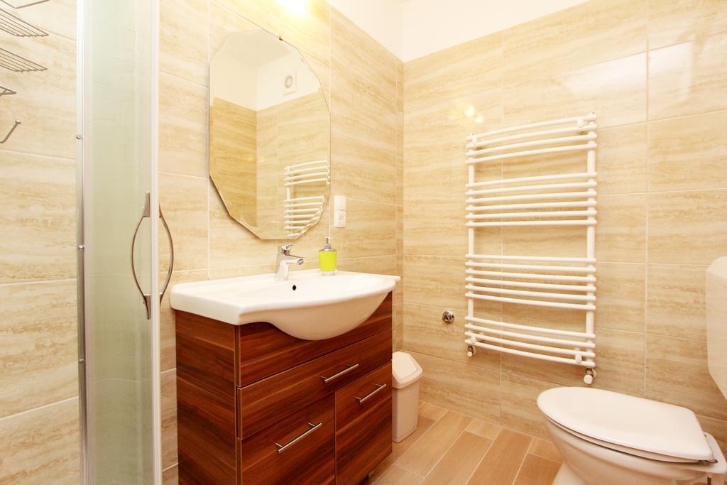 Bodo Park Apartment Heviz Bilik gambar